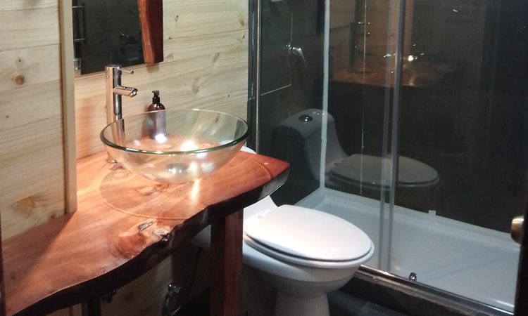 baño privado de una habitación del hotel